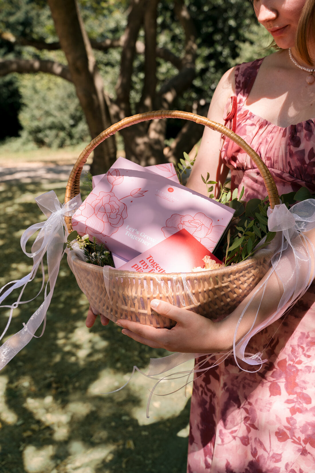 Fertiger Hochzeitskorb mit Love Edition Boxen, Kerzen und Gru&szlig;karte